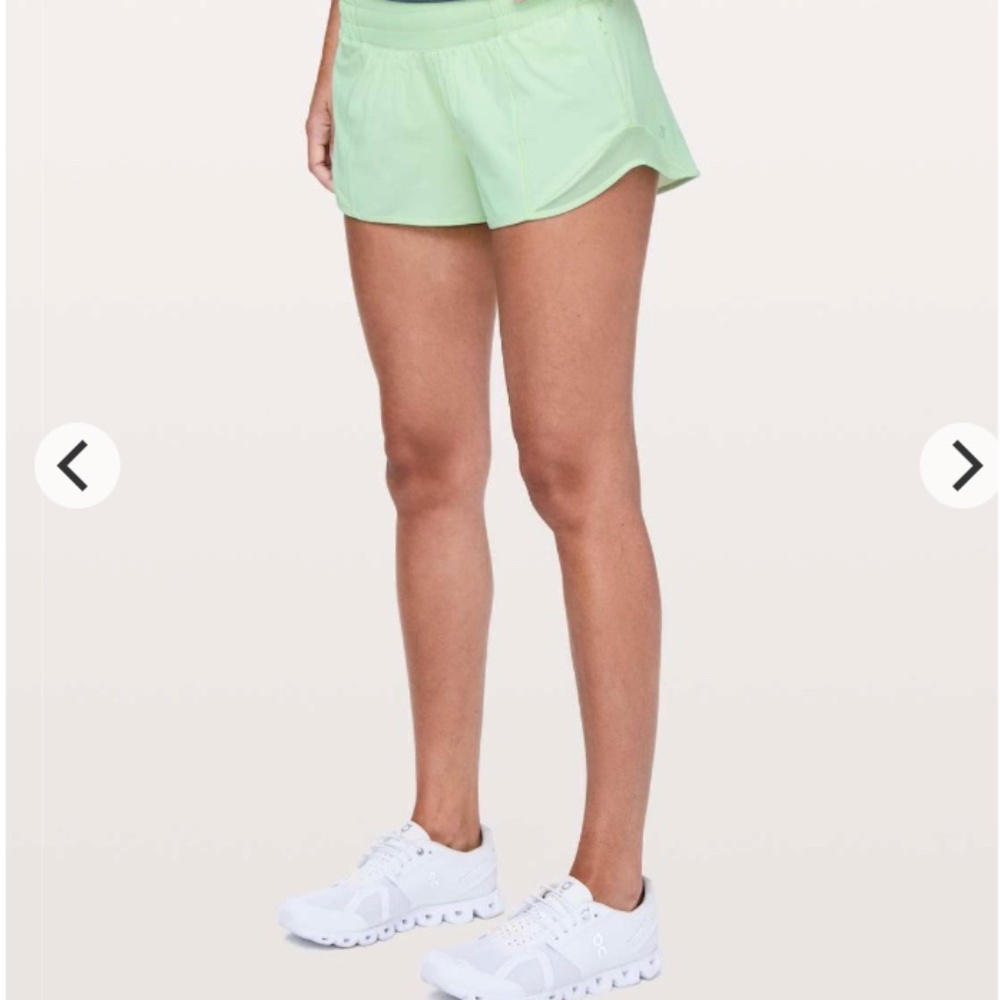 Lululemon Hotty Hot Short II *2.5" Citra Lime
